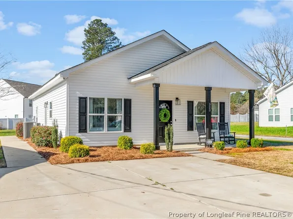 323 W Woodall St, Benson, NC 27504