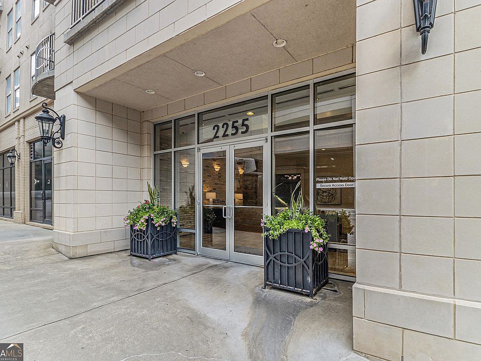 1st image of 2255 Peachtree Rd NE Unit 527