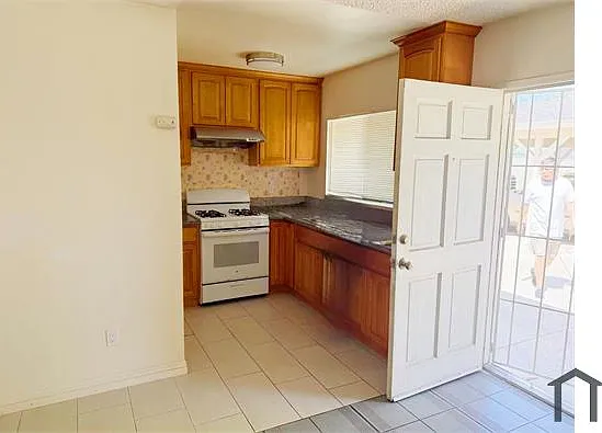 12011 Elliott Ave #12011 — Photo 3