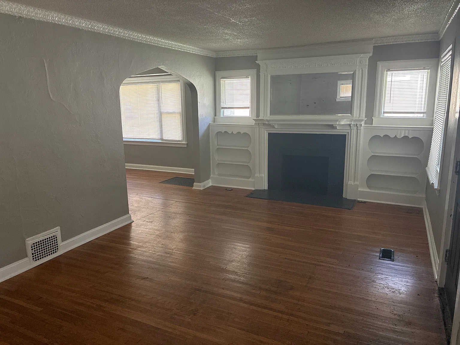 3 bed, 1.5 bath, 1600 sqft, $1,050 — Photo 2