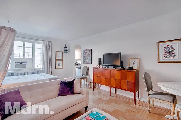 Rented by Mdrn Residential | media 7