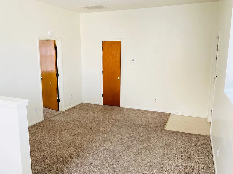 215 E Grandview Dr #2 — Photo 2