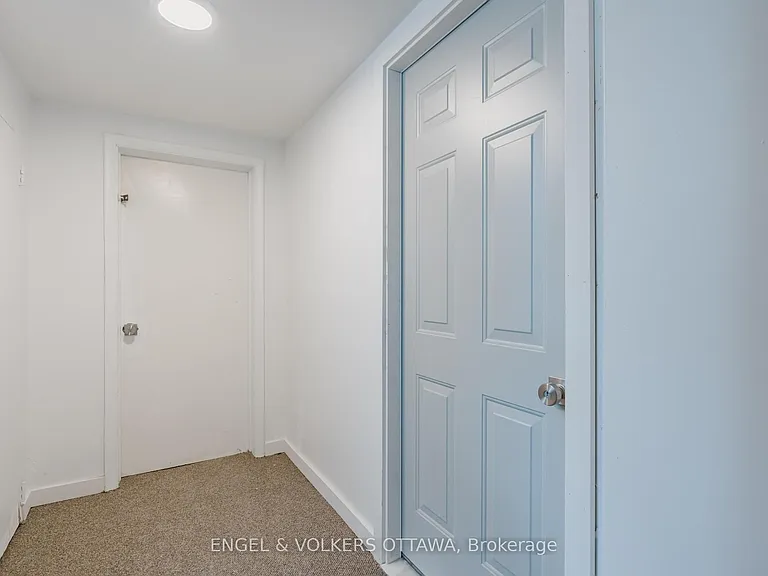896 Pinewood Cres #3 — Photo 26