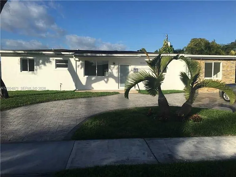 4212 SW 98th Ave — Photo 1