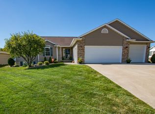 105 Jennifer Dr, Robins, IA 52328