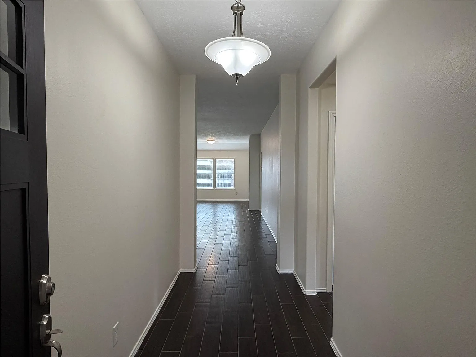 3 bed, 2.0 bath, 1716 sqft, $2,500 — Photo 4