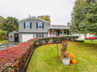 5714 Dalton Dr, Farmington, NY 14425