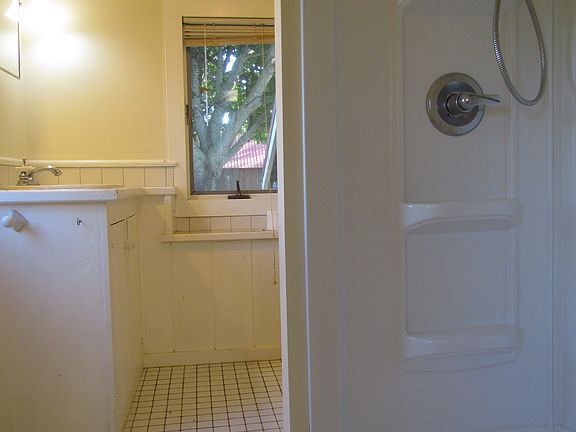 1st Floor Bath