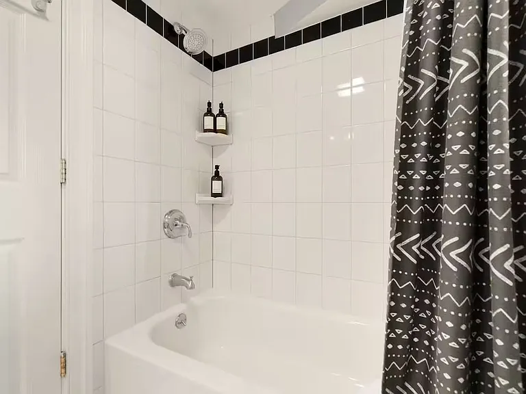 637 Keefer Pl NW — Photo 5