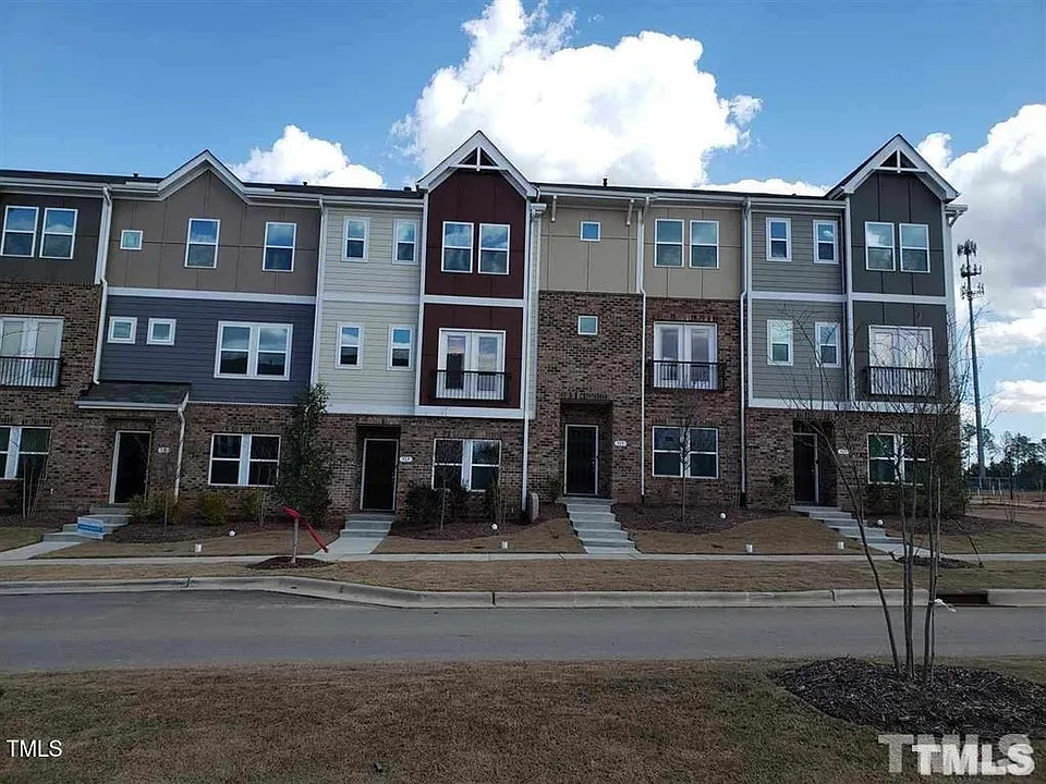 319 King Closer Dr