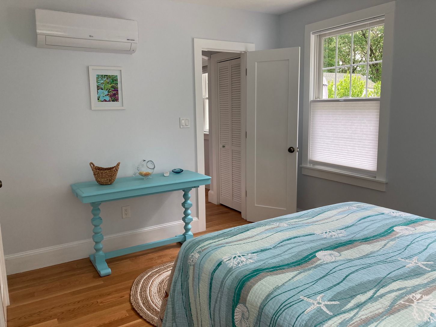  1st floor bedroom has a queen bed.