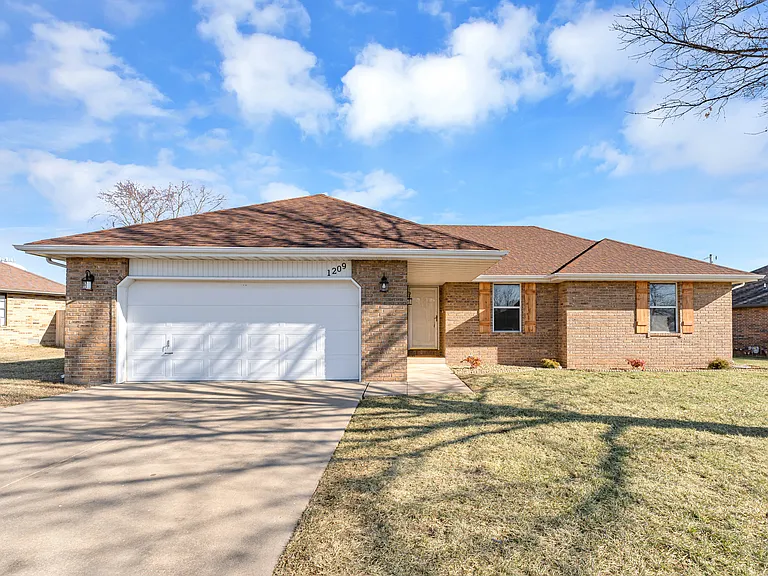 1209 W Butterfield Dr — Photo 2