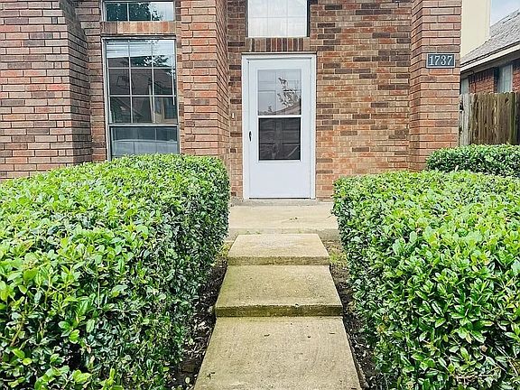2nd image of 1737 Liberty Ln