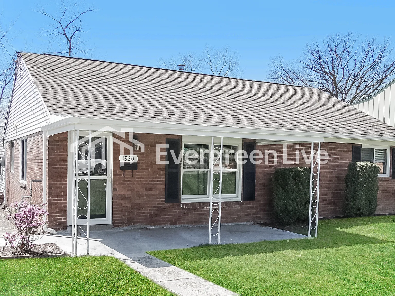 3 bed, 1.0 bath, 1032 sqft, $1,195 — Photo 2