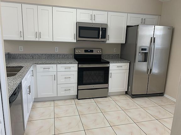 4th image of 2641 Chatham Cir
