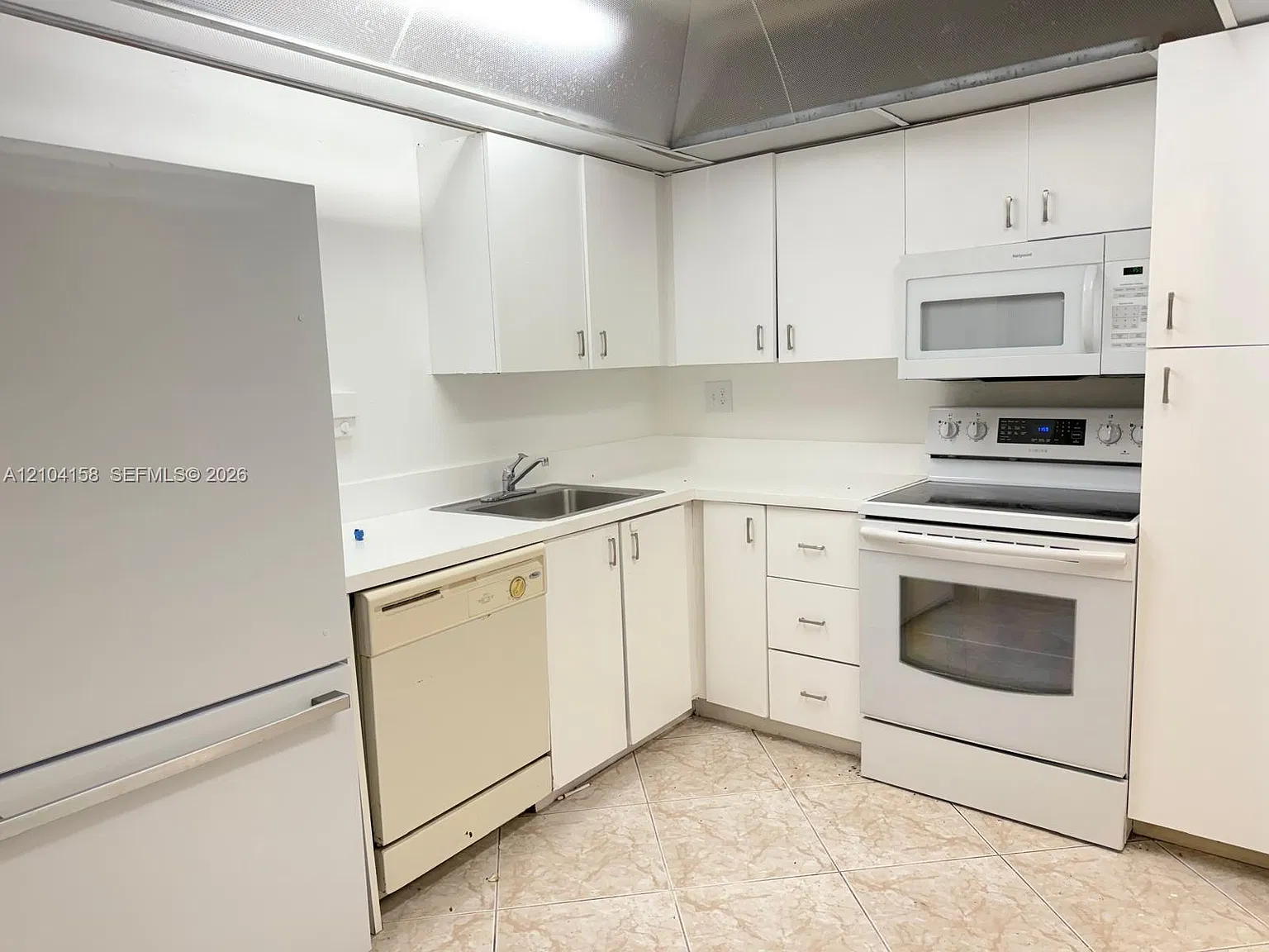 4304 NW 9th Ave — Photo 1