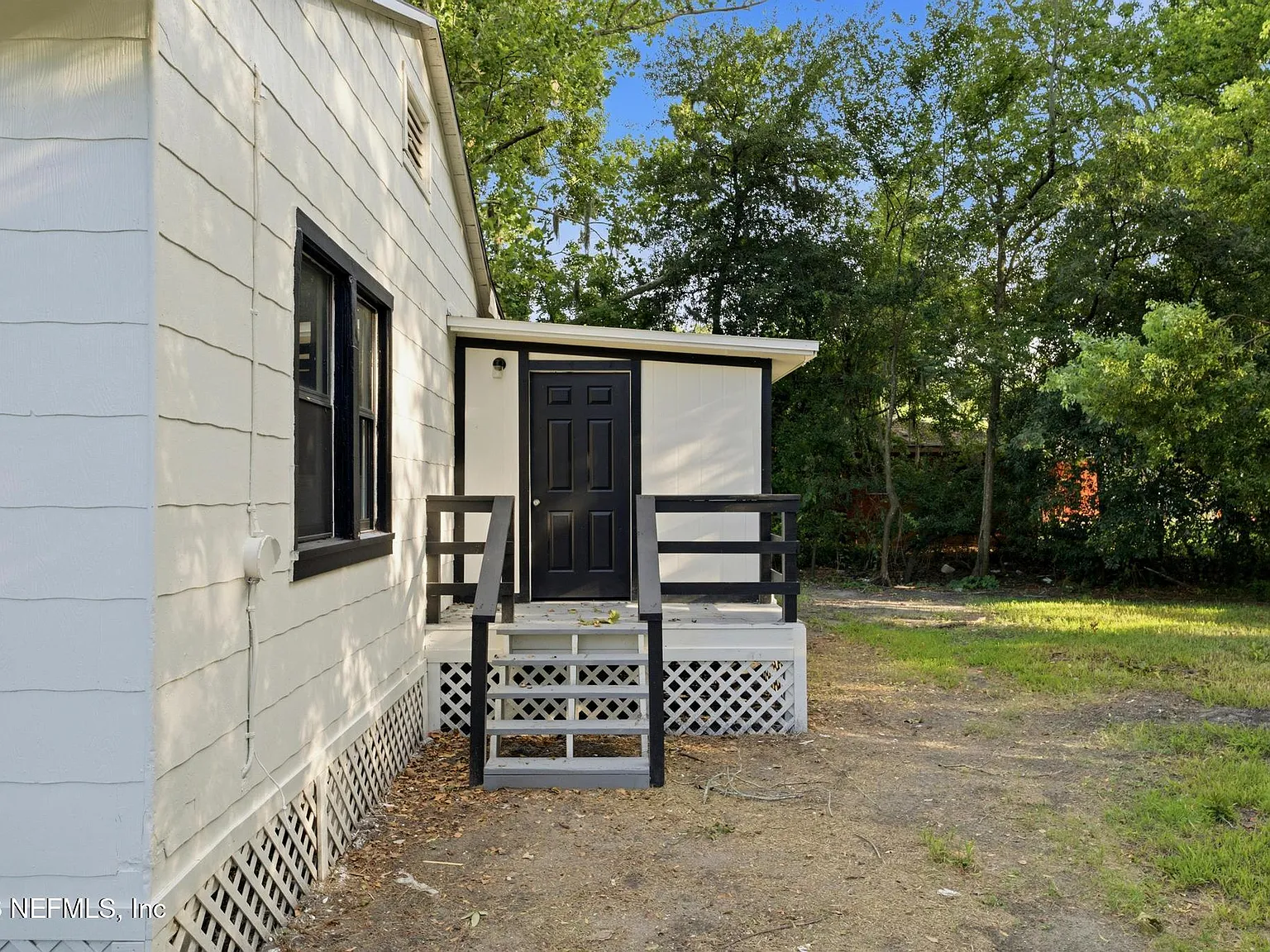 3 bed, 2.0 bath, 1167 sqft, $1,400 — Photo 2