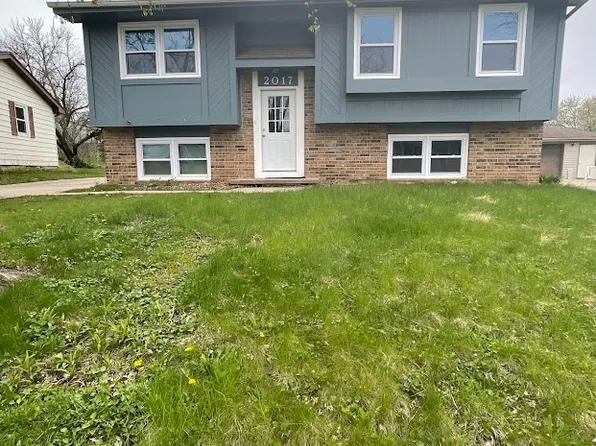 2017 E Hughes Ave, Des Moines, IA 50320