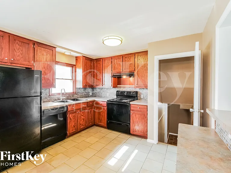 4837 Overton Ave — Photo 6