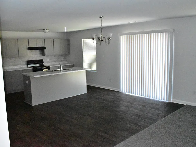 143 Maple Tree Ln — Photo 3