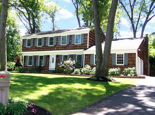 8 Jefferson Ct, East Setauket, NY 11733