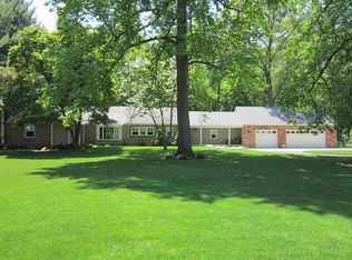 8039 Summerfield Rd, Lambertville, MI 48144