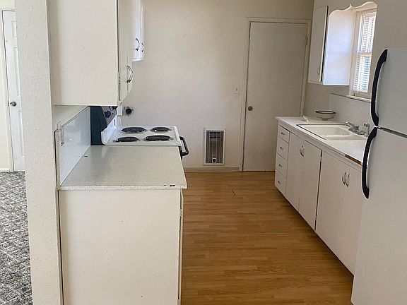 4th image of 1046 S Grant St