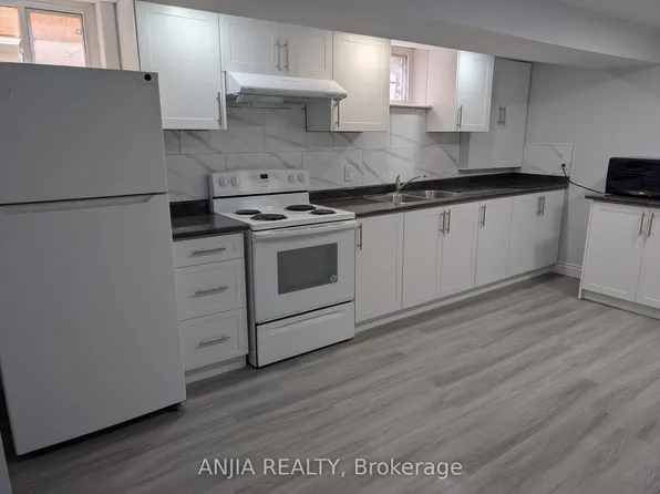 2620 Windjammer Rd #Basement, Mississauga, ON L5L 1T5