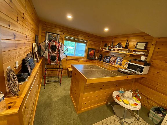 Wet bar 