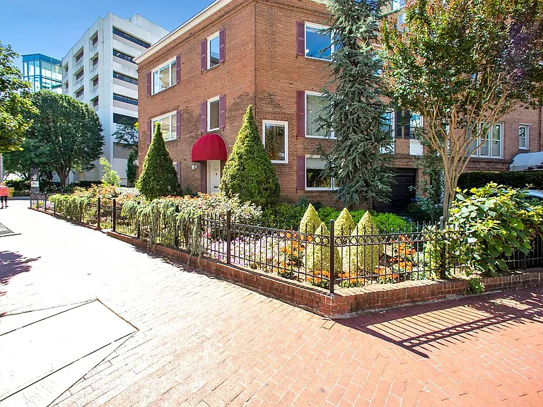 837 New Hampshire Ave NW — Photo 3