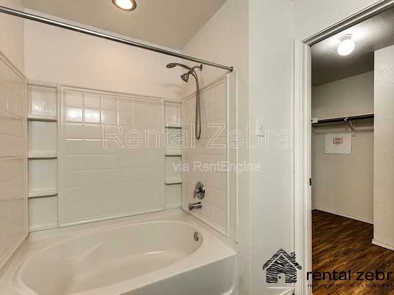 1336 Castle Ridge Rd — Photo 14