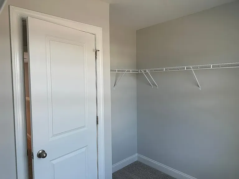 529 Eversden Dr — Photo 5