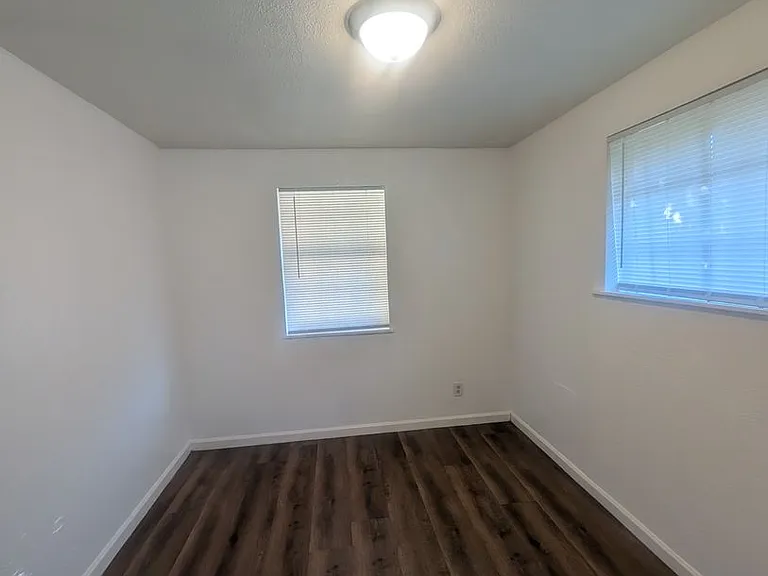 720 Vermont Ave — Photo 5