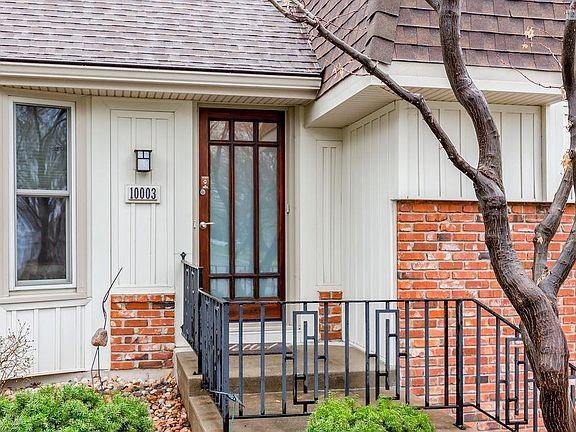 Stunning Entry Door w/ slide-in screen