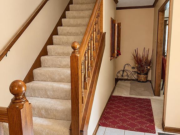 2nd image of 3059 Edgeworth Ln