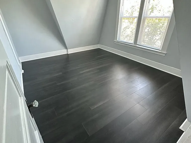 323 W Myrtle St — Photo 27