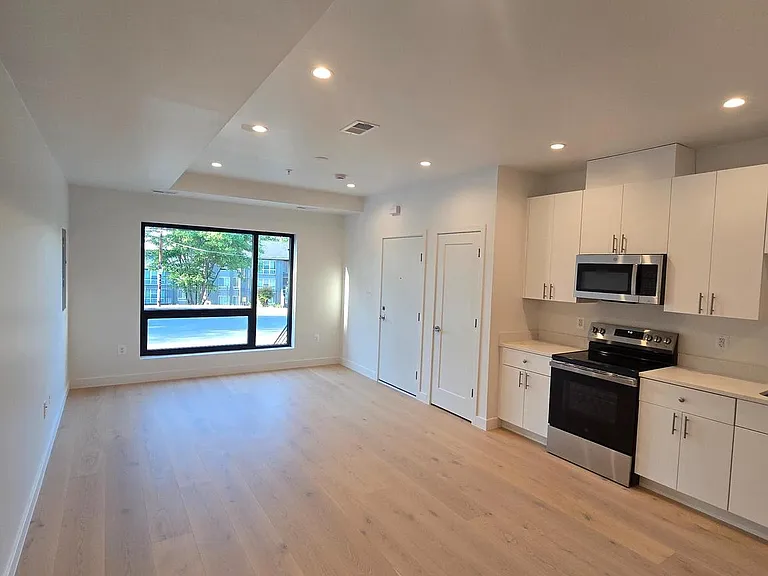 2536 Elvans Rd SE — Photo 6