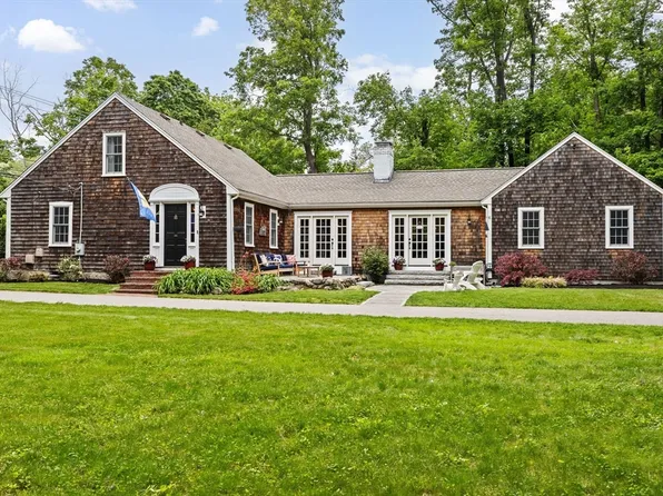 48 Old Oaken Bucket Rd, Norwell, MA 02061