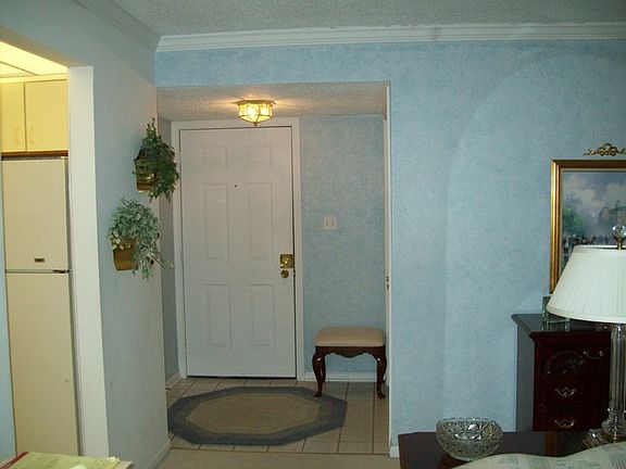 2nd image of 18521 Wentworth Ave APT 3F