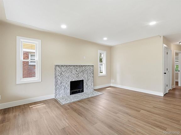 5th image of 16835 Lesure St