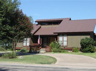 848 Country Club Dr, La Grange, TX 78945