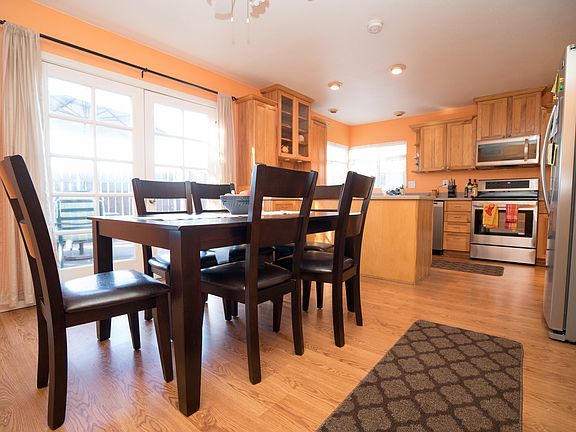 3rd image of 1079 Robertson Dr