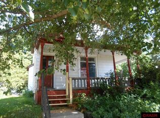 209 N Hennepin St, Winthrop, MN 55396
