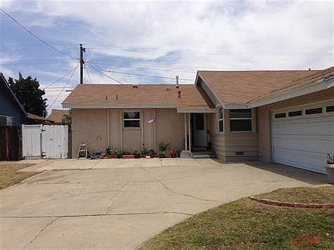 Charming and rare 4 bedroom home in Northeast Santa Maria!
