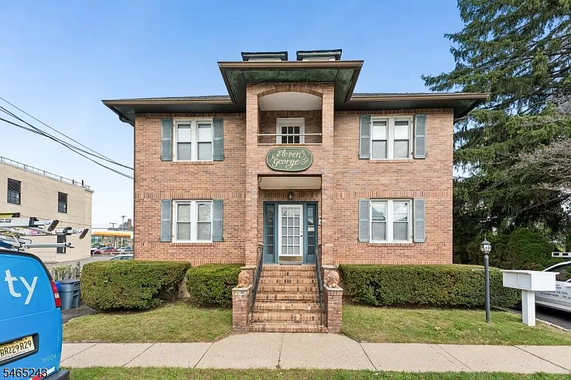 11 George St #3