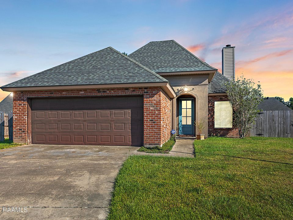 1st image of 101 Blue Heron Dr