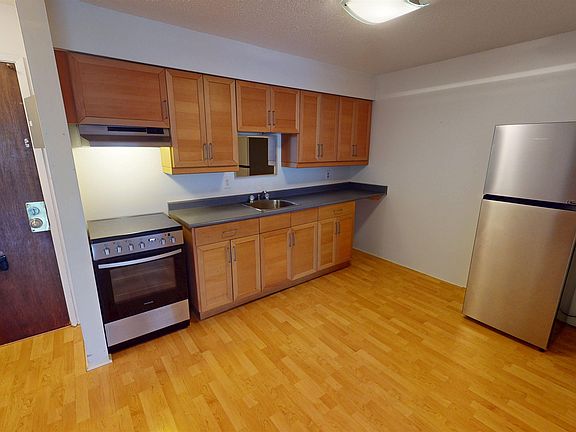 3rd image of 910 5th Ave #206