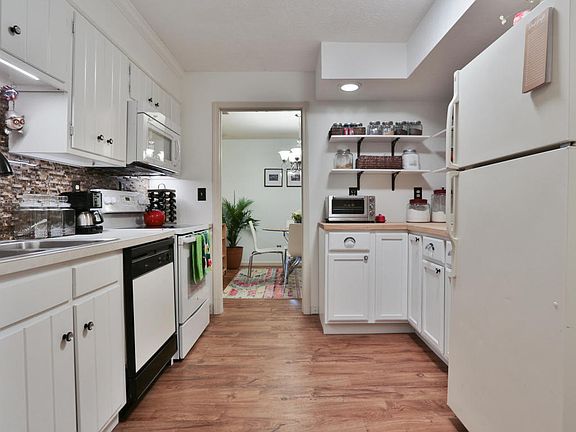 4th image of 2845 Hikes Ln APT 208-3