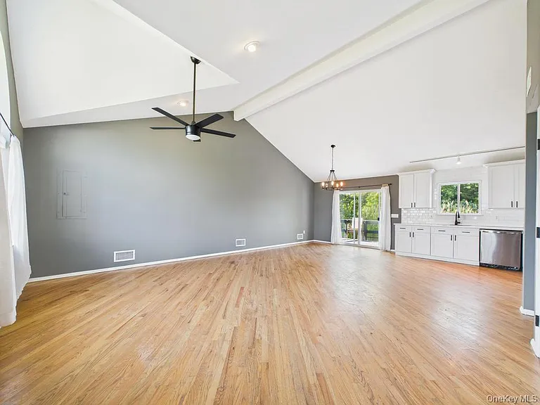 45 Willow St — Photo 3