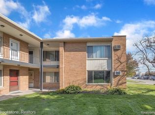 2859 E Maple Rd APT 10, Birmingham, MI 48009